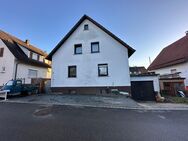 Einfamilienhaus freistehend mit Garten, Doppelgarage und Stellplatz - Frickenhausen