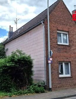 Bereit für neue Ideen! Kleines Einfamilienhaus mit 2 Garagen in Linden-Neusen - Würselen