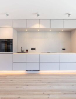 Erstbezug nach Kernsanierung – 3,5-Zimmer-Wohnung m. Balkon, Lift und Garage - München