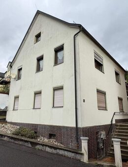 Sanierungsbedürftiges Schmuckstück mit Geschichte und Gestaltungsspielraum - Rödental