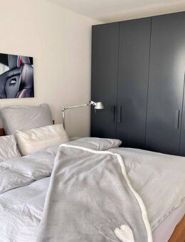 SCHWABING: Möblierte 2-Zimmer-Wohnung mit Loggia! - München
