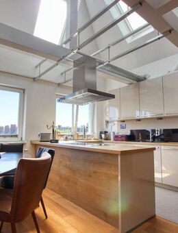 DREAMHOUSE Immobilien: Attraktiver Dachgeschossausbau mit großzügigem Grundriss - Hamburg