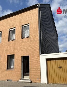Ansprechendes Zweifamilienhaus mit Garage und Garten in Elchenrath - Würselen