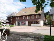 Wohnhaus mit Café am Feldberger Rathausplatz - Feldberg (Schwarzwald)