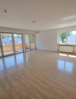 Vermietete große 4-Zimmer Wohnung mit großem Balkon, Garage und Gartennutzung! Anlegerwohnung 3,5 % Rendite! - Freilassing