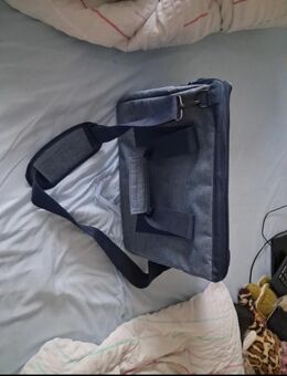 Blaue Umhängetasche - Laubach (Hessen)