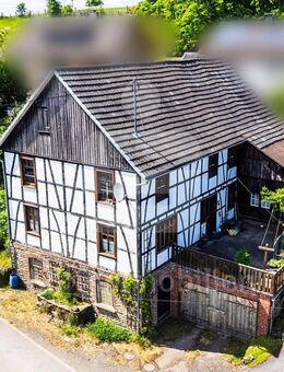 Sanierungsbedürftiges Fachwerkhaus mit Scheune in ruhiger Lage! - Reichshof