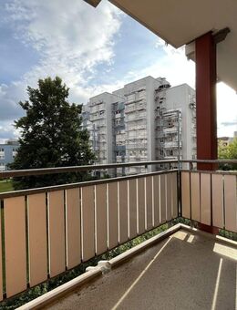 Sifi: 3,5 ZW mit Aufzug und Garage am Waldrand - Sindelfingen