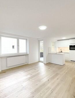 Neu renovierte 2 Zi.-Whg., absolut ruhig - Rückgebäude - Süd-Balkon, EBK, Garage, Zentral-Schwabing - München
