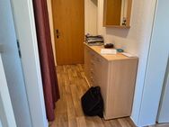 Schöne voll möblierte 2 R. Wohnung mit Balkon, Bad mit Fenster, EBK - Merseburg