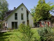 Moderne und attraktive Doppelhaushälfte mit großzügigem Garten und Terrasse am Volksdorfer Damm - Hamburg