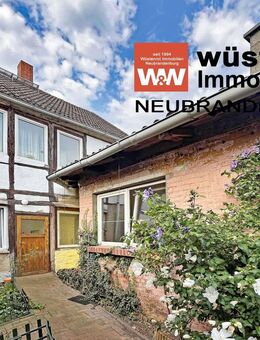 VIEL PLATZ FÜR DIE FAMILIE IM STADTHAUS MIT SECHS ZIMMERN, URIGEM INNENHOF UND MASSIVEM NEBENGEBÄUDE - Altentreptow