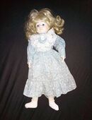 Porzellanpuppe im neuwertigem Sammlerzustand, wegen Sammlungsauflösung in 84359