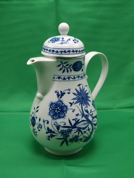 Kahla Porzellan Kaffeekanne / Zwiebelmuster / blauer Stempel / DDR 1956 - 1990 - Zeuthen