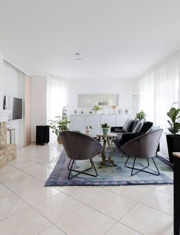 Helle 2,5-Zimmer-Wohnung mit zwei Balkonen in der Nähe des Henninger Turms - Frankfurt (Main)