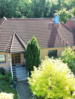 Exklusiver, großer Walmdachbungalow mit herrlichem Garten, großer Terrasse & Garage in ruhiger Lage! - Kerpen (Kolpingstadt)