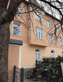 Charmante 3-Zimmer-Altbauwohnung am Romanplatz - provisionsfrei von Privat zu verkaufen - München