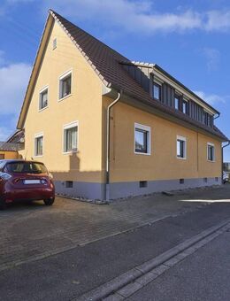 Großes Zweifamilienhaus mit Einliegerwohnung, Garagen, Hof und Garten in 79211 Denzlingen - Denzlingen