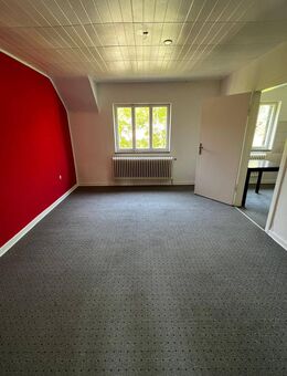 Nette ruhige Dachgeschoßwohnung im Herzen von Düren - Düren