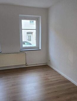 kleine 3 Raumwohnung im Erdgschoss neu gemacht ! - Glauchau