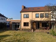 Seltene Gelegenheit, Toplage! Schönes 2-Familien-Reiheneckhaus mit großem Garten und 2 Terrassen in Nürnberg - Eibach... - Nürnberg