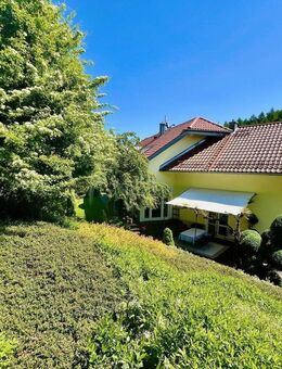 Viel Platz für Wohnen & Arbeiten! Familienvilla mit hochwertigster Ausstattung & Traumgarten / Ruhige Höhenlage Nähe Burghausen & A 94 - Marktl