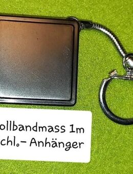 ROLLBANDMASS 1m, 100 Stück als Schl.-Anhänger € 20.00 - Riegelsberg