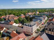 EBK auf Wunsch, großer Balkon, schickes Laminat, Wanne, ... Altbauwohnung in zentraler elbnaher Lage - Riesa