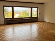 4,5 Zimmer Erdgeschosswohnung in Zweifamilienhaus mit Loggia, Terasse und Garten am Waldrand. - Bubenreuth