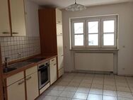 Großzügige 2-Zi.-Whg mit Wohnküche, 1.OG, Balkon, zentral gelegen in Neufahrn i. NB mit Bahnanschluß - Neufahrn (Niederbayern)