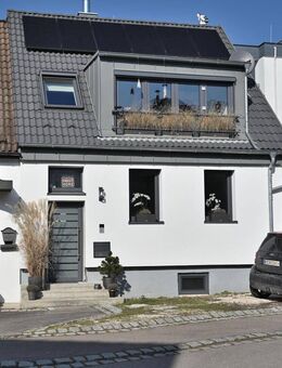 Liebevoll sanierte Doppelhaushälfte in Neckartenzlingen! - Neckartenzlingen