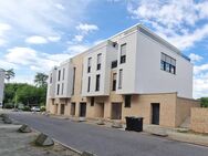 Offene Besichtigung, So. 11.5., 12-15 h! Wohnen wie in einem Reihenhaus: Helle 4-Zimmer m. gr. Terrasse inklusive TG-Platz! - Wolfsburg