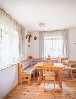 Charmantes Landhaus mit Scheune und weitläufigem Grundstück in Schwarzach - Schwarzach (Bayern)
