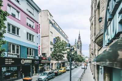 WG geeignete 3,5-Zimmer-Wohnung sehr zantral - IN SANIERUNG