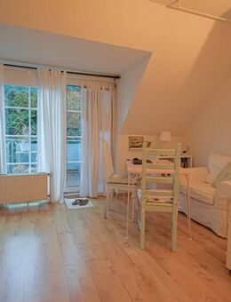 6096 - Bezugsfreie Dachgeschosswohnung in gefragter und ruhiger Lage von Oldenburg - Oldenburg