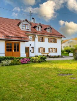 Helle und gemütliche 2-Zimmer-Dachgeschosswohnung mit Einzelgarage in Hohenfurch! - Hohenfurch