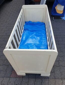 Altes Kinderbett - Schwaan