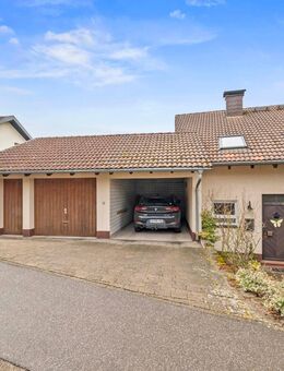 Bezaubernde Doppelhaushälfte mit Garten, Garage und Carport in 79183 Waldkirch - Waldkirch