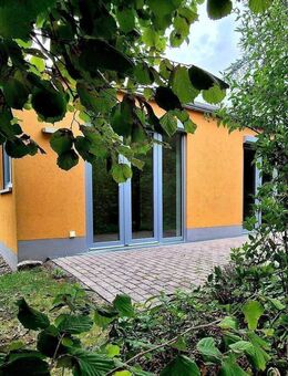 Erlangen-Kosbach. Single-Wohnen in einer charmanten 2-Zi-Gartenwohnung mit Terrasse in einem angenehmen Umfeld. - Erlangen