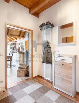 MÜNCHNER IG: Helle Dachwohnung mit Galerie und Ausblick - Wohnen auf höchstem Niveau! - Odelzhausen