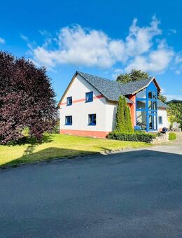 Großes Wohnhaus mit separater Halle ideal als Firmensitz sowie großes Grundstück in Geraberg - Geraberg