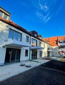 E & Co. - Ruhige und helle 4-Zimmer Dachgeschosswohnung mit schöner Dachterrasse - Landshut