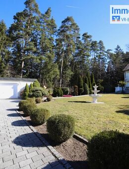 Exklusive Doppelhaushälfte mit gepflegtem Garten und Schwimmteich - Wendelstein