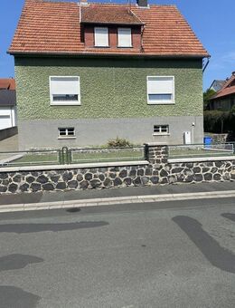Grundsolides Wohnhaus mit großzügigem Grundstück - Weinbach