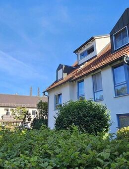 gemütliche Dachgeschosswohnung in ruhiger zentraler Lage mit Tiefgaragenplatz - Königsbrunn