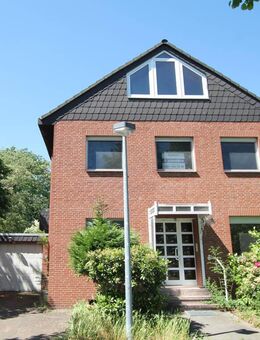 Familientraum in Endlage - Großzügiges Reihenendhaus mit neun Zimmern und 9 Meter Breite - Lehrte