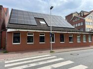 Teilweise vermietetes Geschäftshaus mit einer Wohnung im Obergeschoss - Tostedt