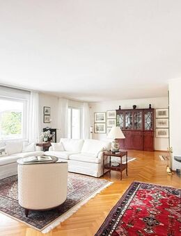 VON POLL - BAD HOMBURG: Großzügiges Einfamilienhaus mit Einliegerwohnung, parkähnlichem Garten und Garage - Bad Homburg (Höhe)