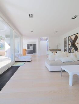 Zeitlose Klarheit trifft moderne Raffinesse - Architektur im Sinne des Bauhauses - Hamburg