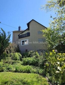 *** Reserviert *** Schönes Zweifamilienhaus für Kapitalanleger oder Mehrgenerationshaus - Waldrach